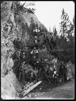 Diverse Porträts und Gruppenbilder