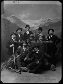 Diverse Porträts und Gruppenbilder