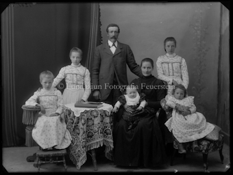 Diverse Porträts und Gruppenbilder