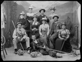 Porträt von vier Männern und sechs Frauen