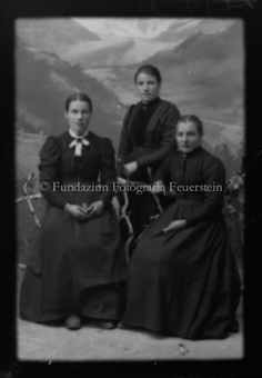 Porträt dreier Damen