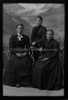 Porträt dreier Damen