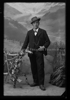 Diverse Porträts und Gruppenbilder