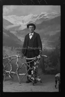 Diverse Porträts und Gruppenbilder