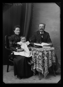 Diverse Porträts und Gruppenbilder