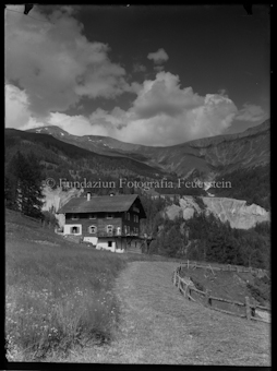 Landschaftsaufnahme mit Hof