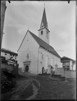 Aussenaufnahme Kirche Ardez