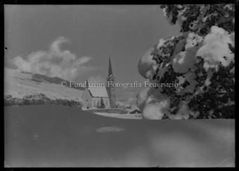 Kirche in Scuol