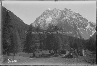 Ruine im Hintergrund Pisoc