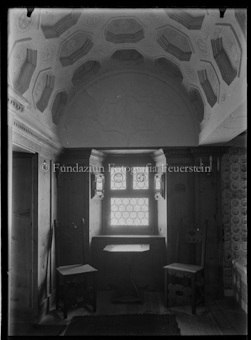 Innenaufnahme, Stühle und Deckengewölbe