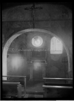 Innenaufnahme, kleiner Altar, Kirchenraum