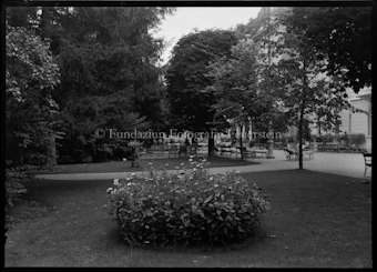 Gartenterrasse mit Gästen
