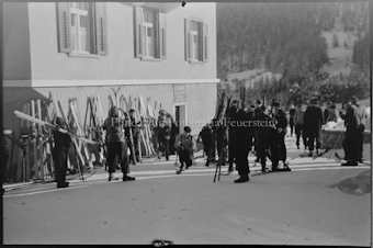 Skifahrer in Scuol, Zuoz