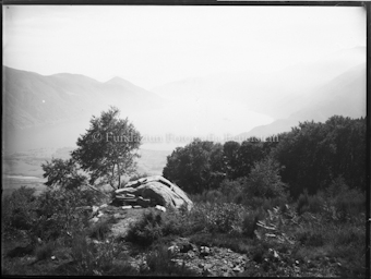 Landschaftsaufnahmen mit Lago Maggiore im Hintergrund