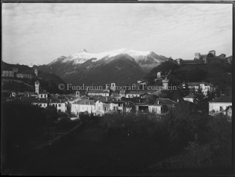 Blick auf Bellinzona, im Hintergrund Pizzo di Claro