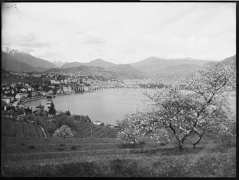 Blick von Locarno Paradiso über Lago Maggiore aus Locarno, Villa Paradiso