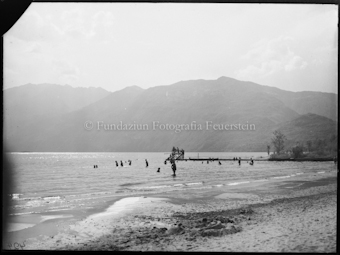 Seebad, wahrscheinlich am Lago Maggiore