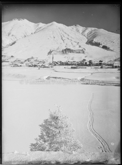 Blick auf winterliches Zuoz