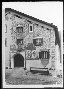 Bemalte Fassade Wohnhaus