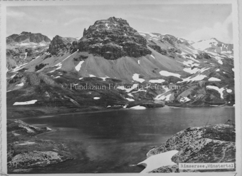 Rimsersee (Lais da Rims) mit Berggipfel