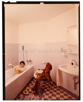 Innenaufnahme Frau in Badewanne