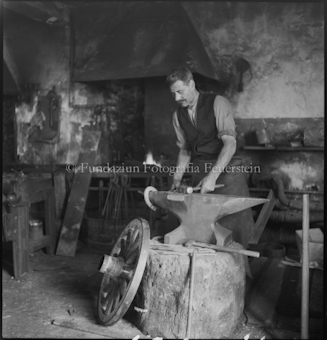 Hufschmied in Schmiede