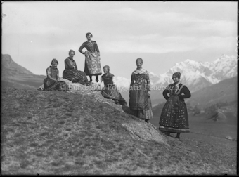 Gruppe Engadinerinnen