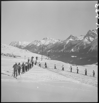 Beim Institut Ftan, Gruppe Skifahrerinnen