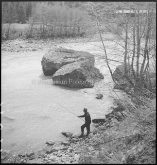 Mann beim Fischen