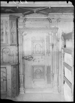 Holztüre mit Beschläge