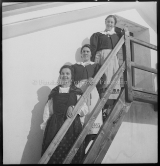 Wergenstein Mädchen mit Tracht