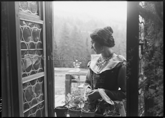 Fortunata auf Veranda