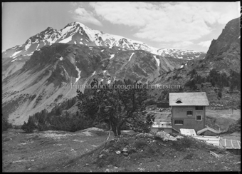 Haus in karger Berglandschft