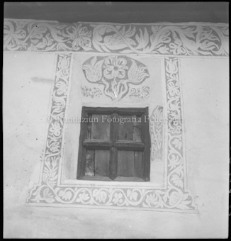 Bemalte Fassade mit Fenster