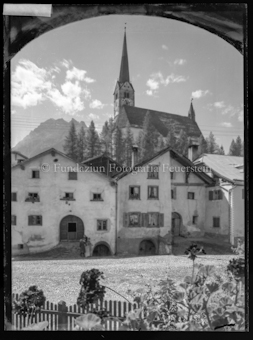 Dorfplatz Haus Wildhaber und Roner