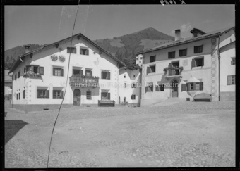 Dorfplatz Haus Vonmoos und Gaudenz