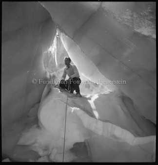 Lischanagebiet Winter, Gletscher Spalte mit Heinz Müller