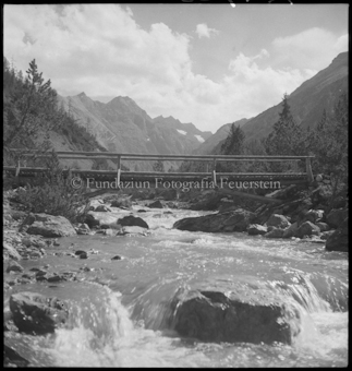 Brücke über Bergbach