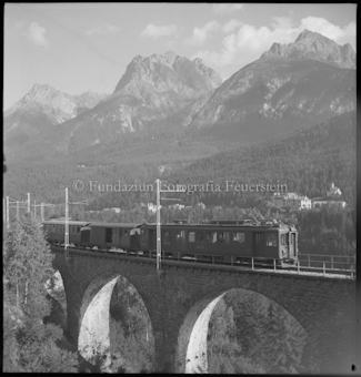 Eisenbahn auf Brücke