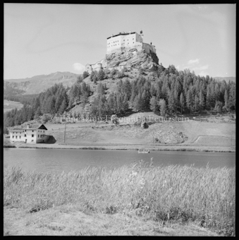Schloss Tarasp mit See