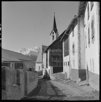 Guarda Dorfpartie mit Kirche