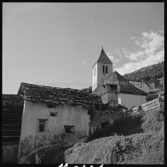 Vnà, Kirche