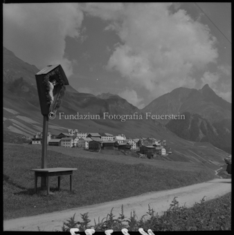 Samnauntal, Laret mit Wegkreuz