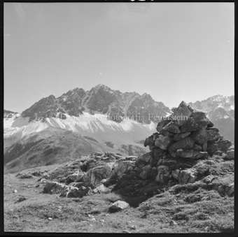 Mot Tavrü Blick auf Piz Tavrü