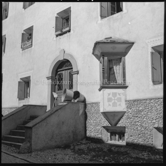 Eingangsbereich Wohnhaus mit Erker