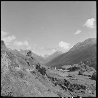 Entfernt sichtbares Dorf