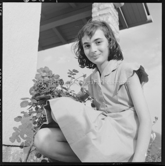 Mädchen mit Rosen