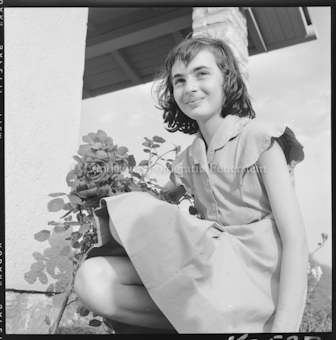 Mädchen mit Rosen
