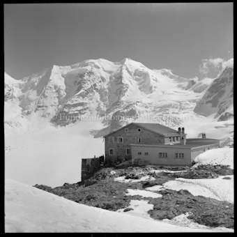 Diavolezza-Hütte mit Piz Palü