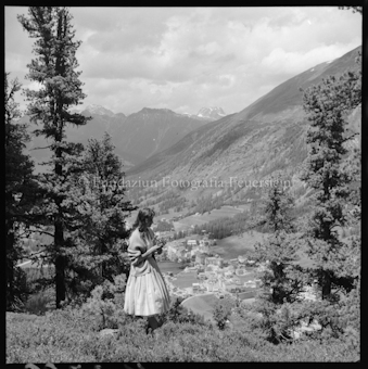Muotta-Pontresina Blick auf Dorf Pontresina